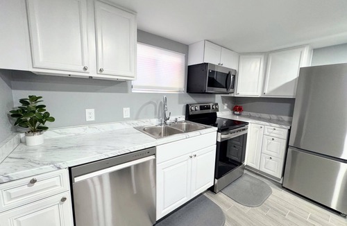 Jewell Heights - Hoffman Heights House | Walk to Starbucks, Anschutz, Dining; 5 King Bedrooms/5 Full Bathrooms