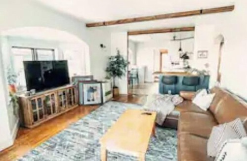 Petersburg House | Walkable 3 room Duplex with private Hot Tub, Porch, and Scenic Views