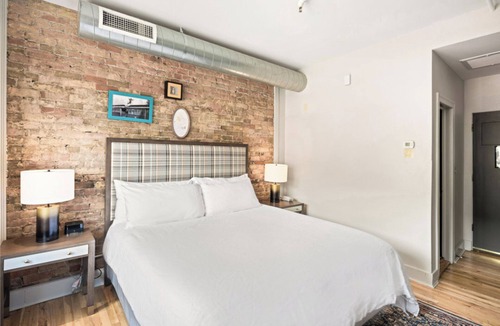 Glenwood Springs Hotel | Walkable Downtown Stay Close to Dining, Arts and Nightlife