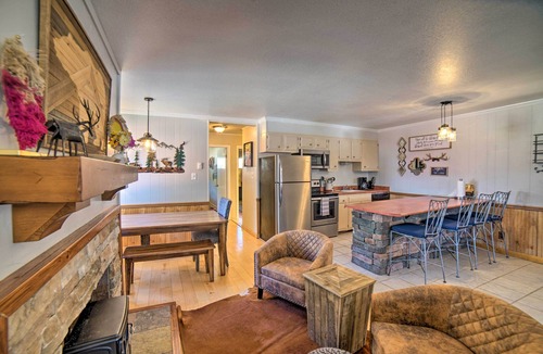 Red River Apartment | Walkable Location! Mtn-view Condo in Red River