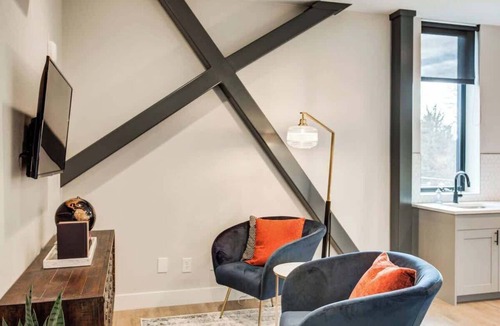 Berkeley Apartment | Walkable Urban Tennyson St Apt | Steps to Eats