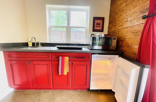 Lyons House | Walkout Basement from a Superhost!