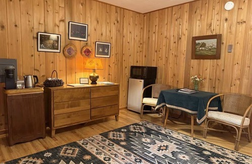 West Glacier Cottage | Walsh Cottage inside Glacier National Park on Lake McDonald