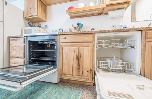 Grand Junction Apartment | Walter's Cozy Cottage Studio - Woof
