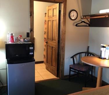 Warrensburg Hotel | Warrensburg Inn & Suites - 6 Mi to Lake George