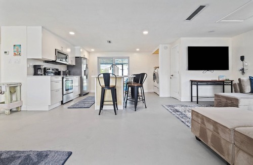 Hudson Beach Estates House | Waterfront 2BR Jacuzzi, Private Dock, Gulf Access, Dogs OK, Open for Scalloping!