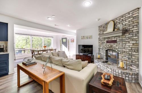 Sylvan Shores Apartment | Waterfront Beaver Lake Apt w/Deck