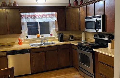 Jewell Heights - Hoffman Heights House | Welcoming 4-bedroom house. Perfect Location: Main 3 hospitals, DIA, Downtown
