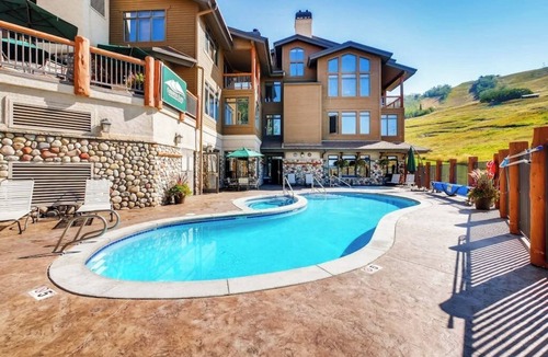 Steamboat Springs Condo | Well-equipped ski-in/out condo with pool, WiFi, hot tub, & gym