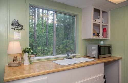 West Glacier House | West Glacier Glamper, 2 Bedroom, 2 Bathroom, 5 Min from West Glacier and The Village