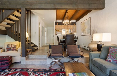 Vail Villa | West Vail Ptarmigan Townhome - Summer Pool