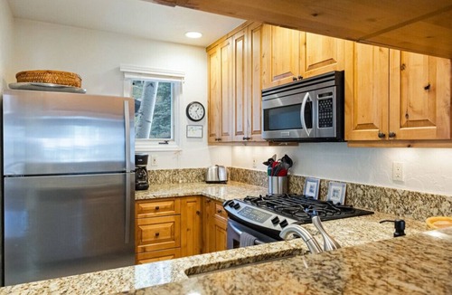 Vail Villa | West Vail Ptarmigan Townhome - Summer Pool