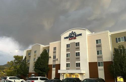 Parachute Hotel | Western Slope Suites Parachute