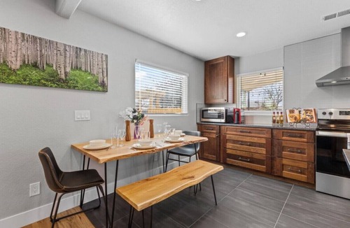 Jewell Heights - Hoffman Heights House | Whole House Relaxing Oasis by Fitzsimmons Campus