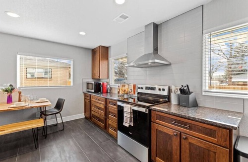 Jewell Heights - Hoffman Heights House | Whole House Relaxing Oasis by Fitzsimmons Campus