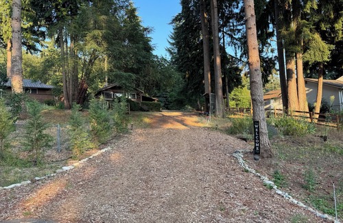 Woodinville Cottage | Wine Country Cottage · King Bed · AC