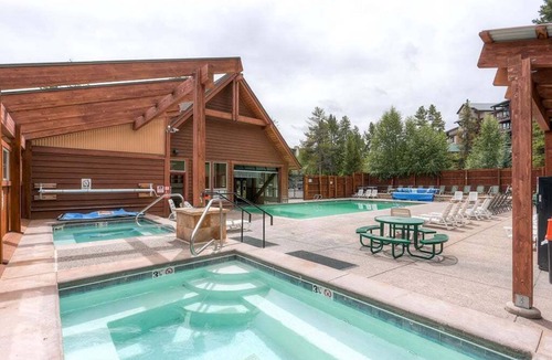 Four O'Clock House | Winterpoint 22 is close to Peak 8 and 9, walk to town!