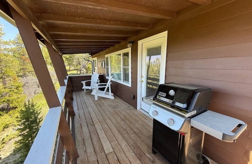 Black Hawk Cabin | Wonder-View Lodge with Hot Tub and Panoramic Mountain Views!