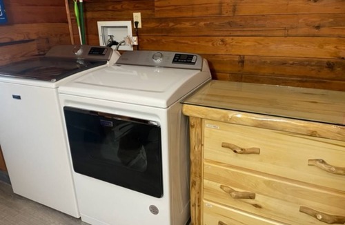 Cimarron Cabin | Year around peaceful adventure hideaway
