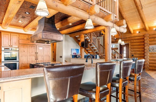 Breckenridge House | Year Round Perfection! Seasonal Creek, Wildlife.