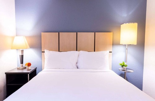 Golden Hotel | Your Home Away From Home! Pet-Friendly Stay with Kitchenette!