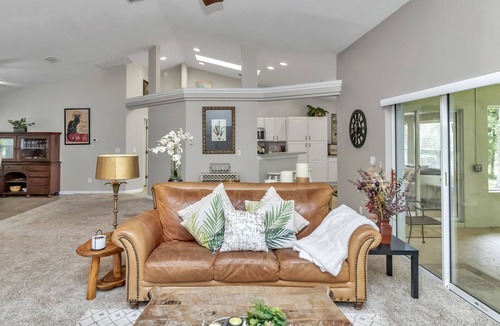 Fellowship House | Your home away from home! Pet friendly & 5 minutes from WEC.