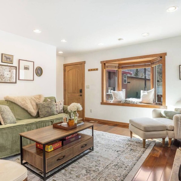 East Vail Home - Pet Friendly & Steps to Bus