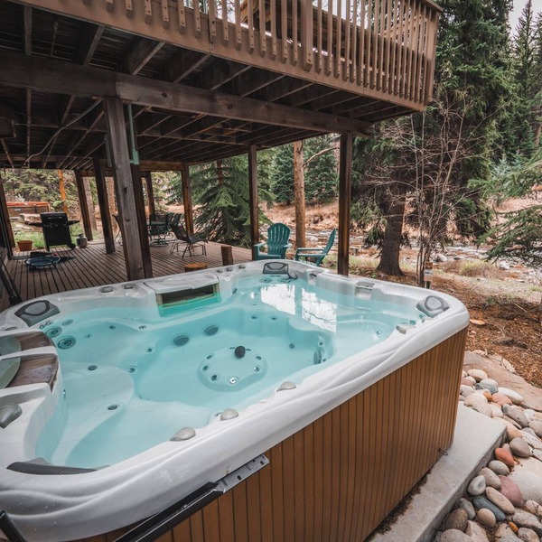 Entire 7BR House on Gore Creek · Walk to Both Villages · Hot Tub · Sleeps 16