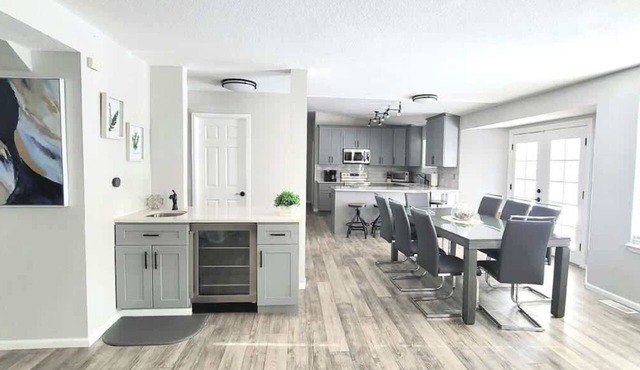 $0 Fees-Modern Home; Easy to Downtown/Scenic Trail