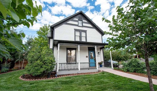 1.5 Blocks to Main St 🏡 Littleton Luxury 🌻Garden 🐶Pets