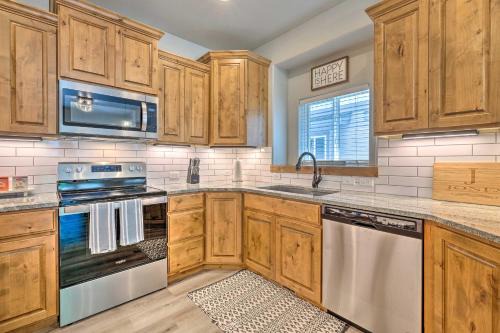 1 Mi to Downtown Loveland: Cozy Getaway!