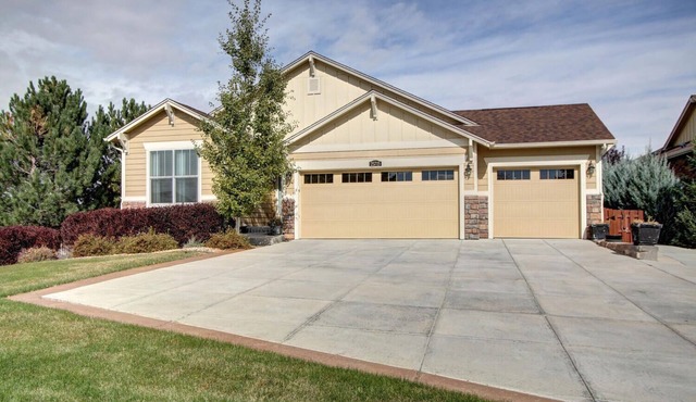 14 mins to DIA/Gaylord/Anshutz. Can be rented long term with Huge discount .