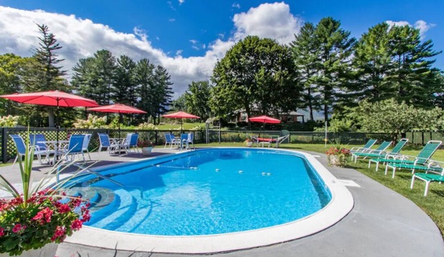 15 bedroom/14 bath inn is your private home! Weddings, Reunions, Sleep 32 -100! in Manchester