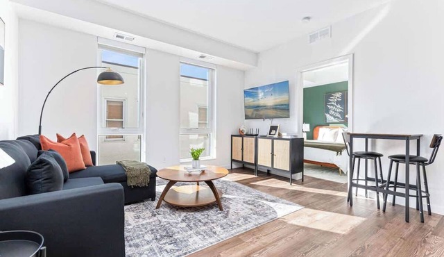 1Bed Apt, Gym | Lowry Hill | Theater