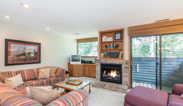 2 Bedroom 2 Bath with Great Ski Access