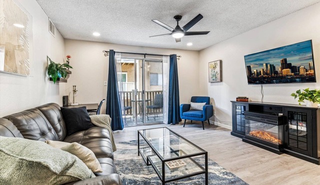 2-Bedroom Apartment In Denver/Tech Center With Desk & Balcony