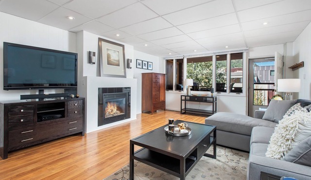 2-bedroom Condo, Aspen Core, Patio, BBQ, Fireplace