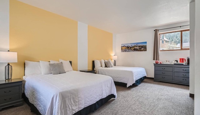 2 Kings, Boutique Mountain Motel Suite near Hiking & MTB Park, Idaho Springs