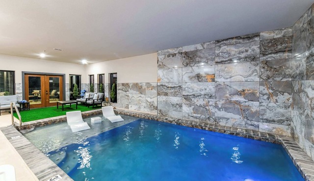 22 Guests | Luxury Chalet | Indoor Pool | Mtn View