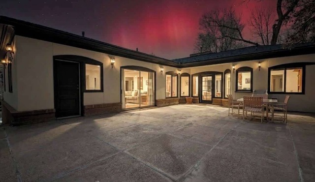2B2b loft in mountains, secluded patio, vintage, in Ogden