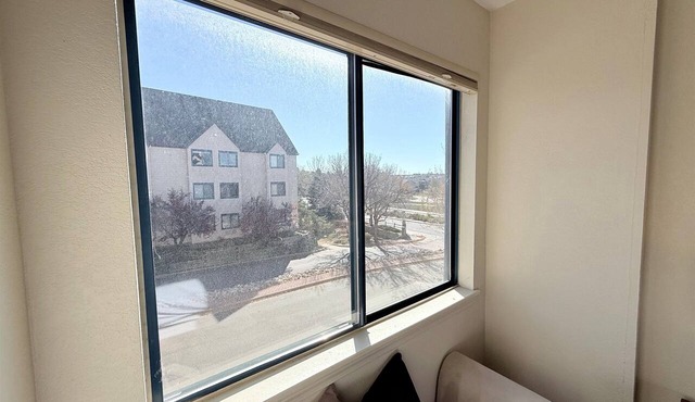 2BR | 2Bath Retreat Near Denver | Gym | Work