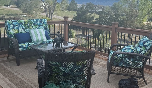 2BR Chatfield Quiet Retreat Mountain Views 2 Car Garage Furnished Pet Friendly