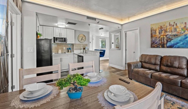 2BR Suite Near Universal – Pool & Gym Access in Orlando