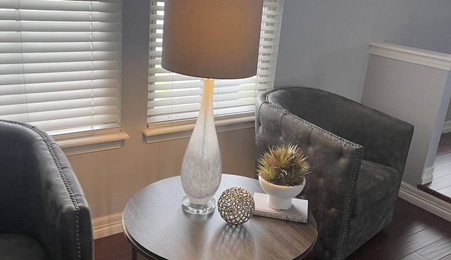 3-bedroom house in charming Aurora with WiFi, fitness room, AC