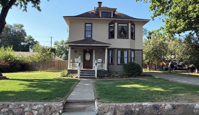 3 blocks to Whitewater Festival & Royal Gorge Train; Quiet, Cozy Victorian Home