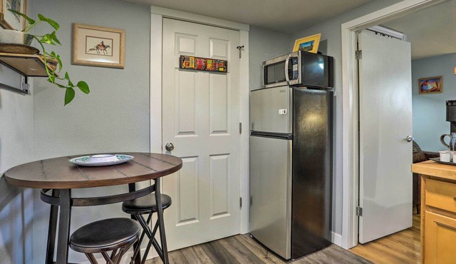 3 Mi to Dtwn: Convenient Denver Apt