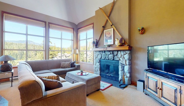 3BR | Blackcomb Greens | Wood Burning Fireplace | Complex Hot Tub | Parking | Mountain Views in Whistler