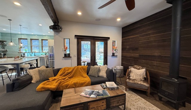 3BR Farmhouse in Durango with Fitness Room, Sauna, Bidets, Theater Entertainment
