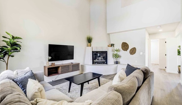 3BR Retreat with Hot Tub, Deck, Fire Pit,Sleeps 10