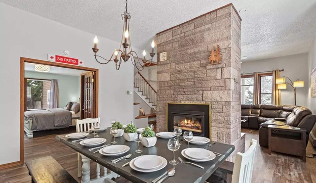 4 king beds, walk to restaurants, ideal for groups, gondola view, HUGE game room in Kellogg
